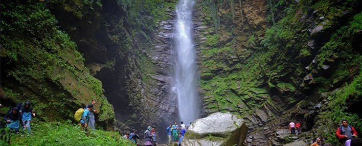 آبشار گزو سوادکوه، شکوهی در دل لفور 