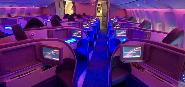First class купить. Как выглядит самолет внутри. Indigo самолет внутри. Кабинки в самолете бизнес класса. Eva Air 787 салон.