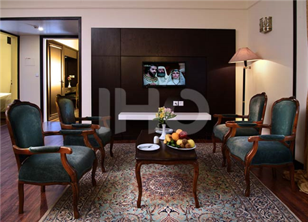 سالن نشیمن آپارتمان چهار تخته هتل ایران مشهد