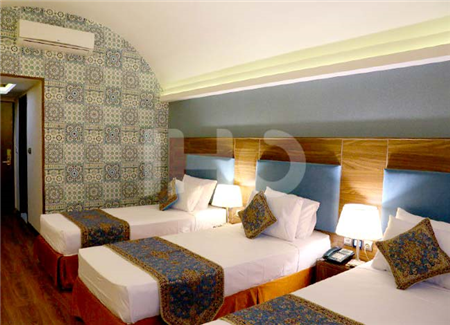 نمای اتاق سه تخته هتل پارسیان یزد