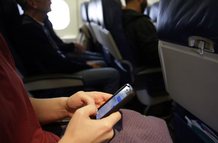 استفاده از از تلفن همراه در هواپیما