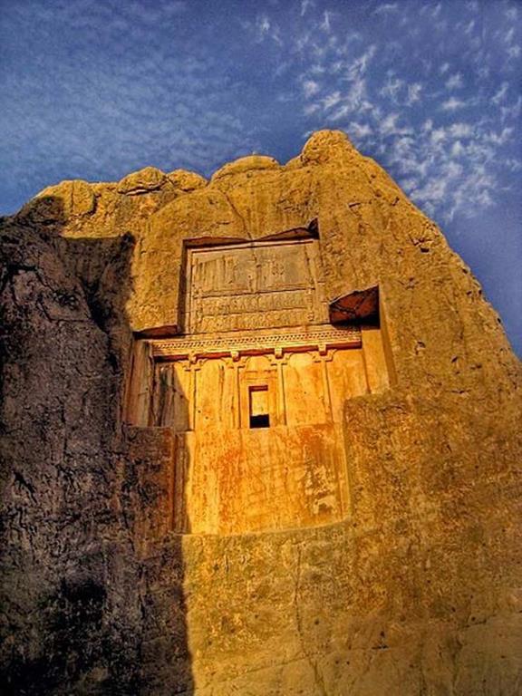 راهنمای سفر شش روزه از مشهد به شیراز 41 نقش رجب