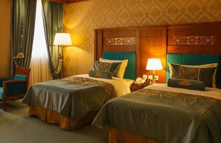 سوئیت دو تخته توئین هتل 5 ستاره زندیه شیراز  با تم سبز