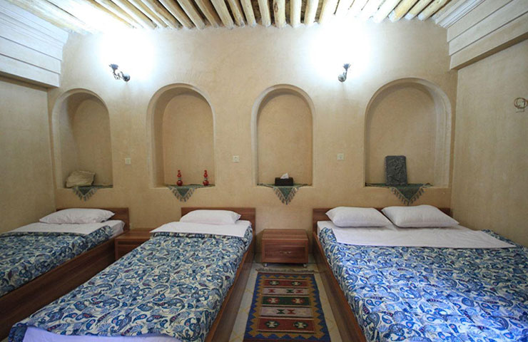 اتاق 4 تخته اقامتگاه سنتی ماه منیر شیراز