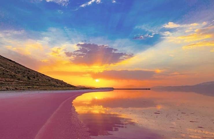 دریاچه صورتی شیراز 