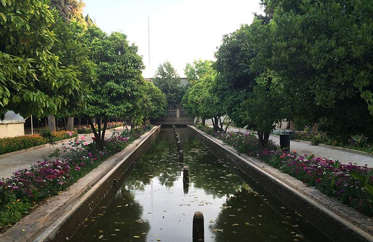 فضای بیرون باغ نظر شیراز