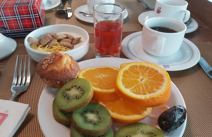 صبحانه هتل سیمرغ تهران