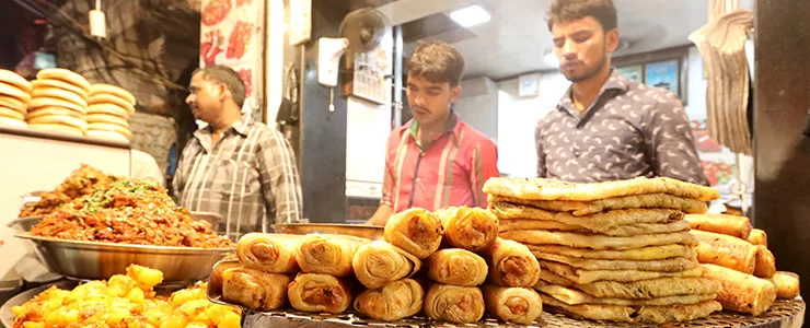 چگونه از غذاهای خیابانی هند به طور ایمن لذت ببریم