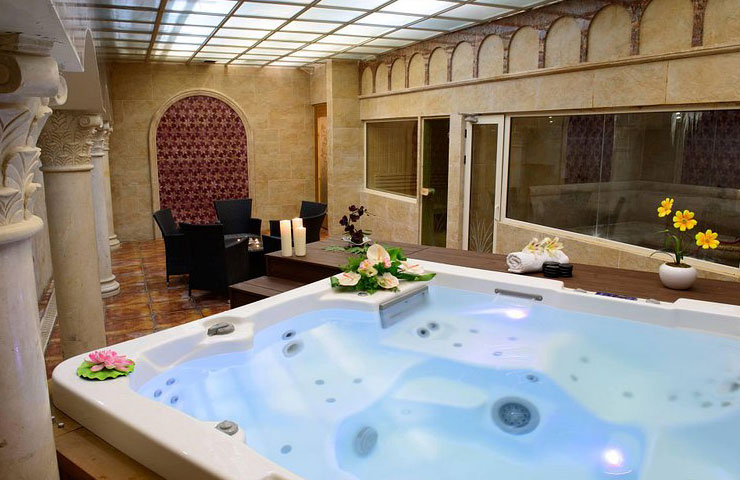 جکوزی هتل قصر طلایی مشهد