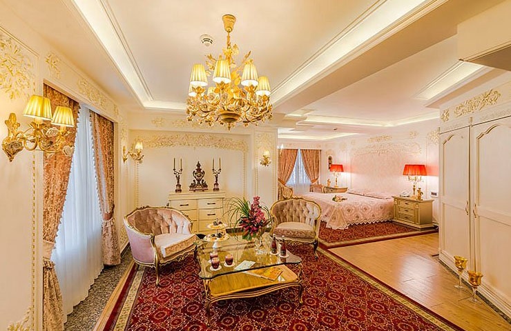 سوئیت دبل هتل قصر طلایی مشهد