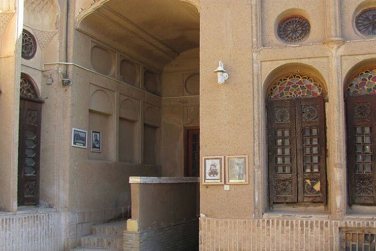 ورودی خانه ی لاری های یزد