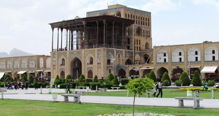 کاخ عالی قاپو از جاهای دیدنی اصفهان