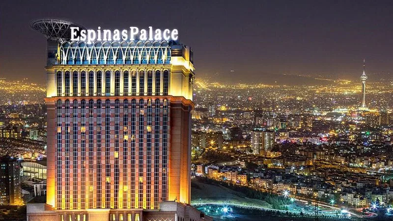 با رزرو هتل اسپیناس پالاس به کدام جاذبه‌های تهران نزدیک می‌شویم
