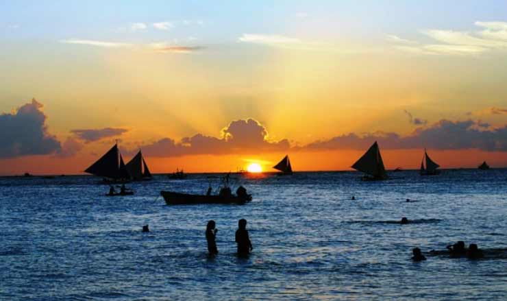 Party till dawn in Boracay