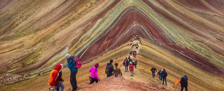 کوه رنگین کمانی  پرو