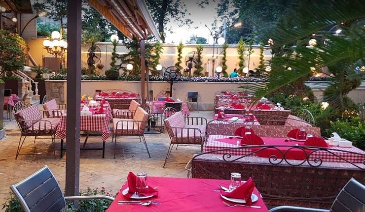 رستوران باغ ایرانی در تهران