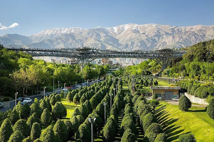 چشم انداز پل طبیعت و ارتفاعات تهران