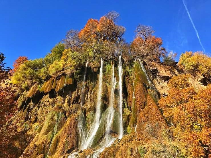 چشم انداز پاییزی آبشار بیشه دورود لرستان