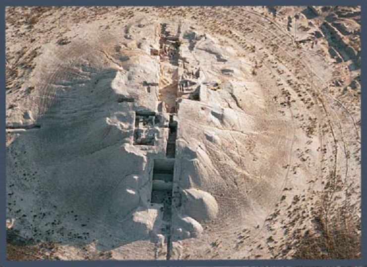 نمایی از تپه ی باستانی یحیی در کرمان