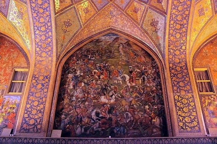 نقاشی های زیبا داخل کاخ چهلستون اصفهان