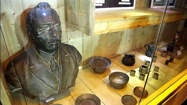 موزه تاریخ چای لاهیجان مجسمه