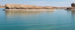 دریاچه ای فیروزه ای در دل کویر لوت