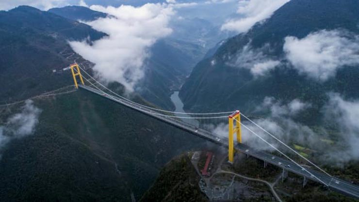1683366815 577 بلندترین و ترسناک ترین پل های معلق جهان در بالاترین
