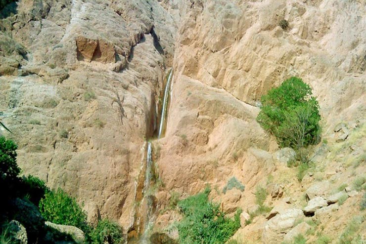 آبشار ایزی اسفراین خراسان، تجلی طبیعت در دل کوه - بلاگ ایران هتل آنلاین