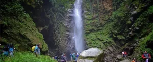 آبشار گزو سوادکوه، شکوهی در دل لفور