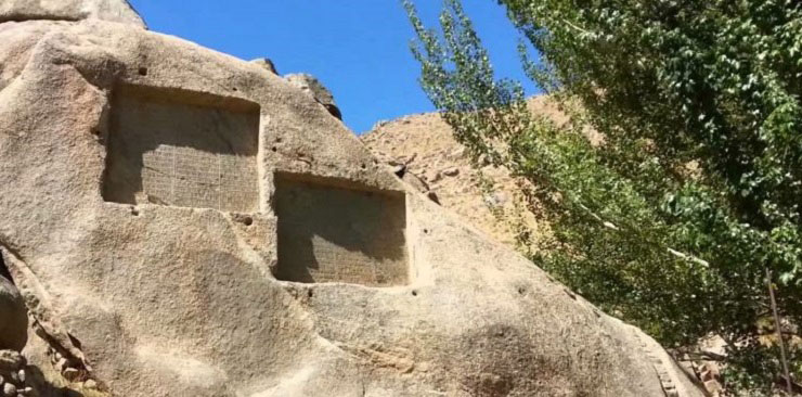سنگ نوشته های گنج نامه از  آثار باستانی همدان