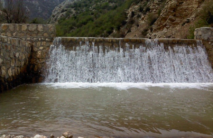 آبشار و جنگل نام نیک