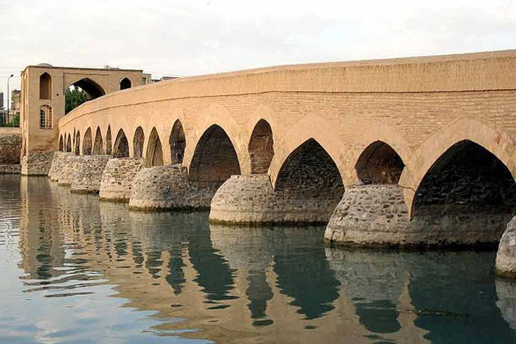 نمایی از پل آجی چای در تبریز.