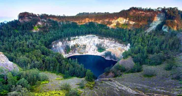 زیباترین و جذاب ترین آتشفشان های جهان 3 Mount Kelimutu, Indonesia