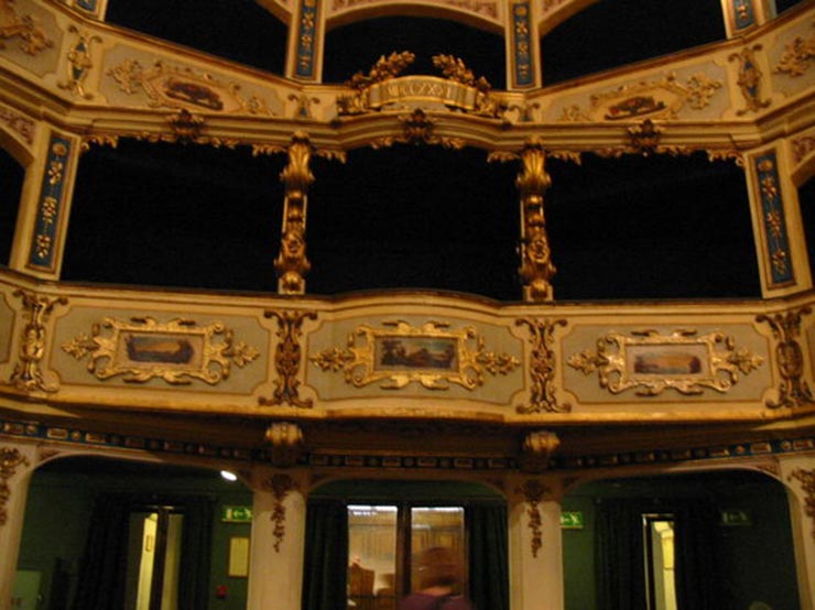 تئاتر مانوئل