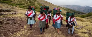اولین زنان کولبر در کوه های آند پرو