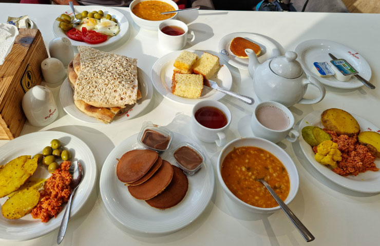 میز صبحانه هتل شهر ایزدشهر 