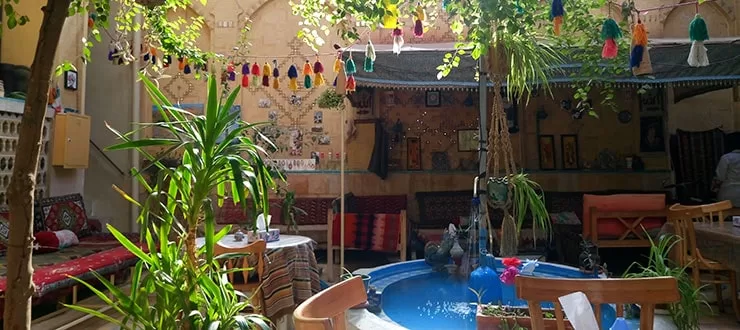 معرفی اقامتگاه سنتی گلشن شیراز - اقامتگاهی زیبا در دل شهر