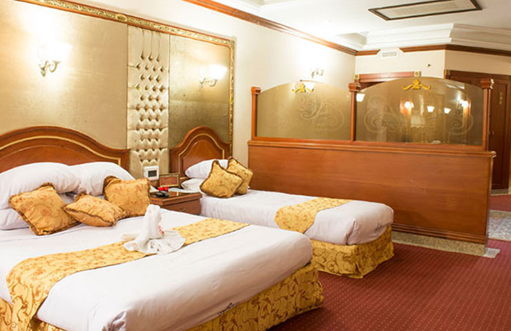 اتاق سه تخته هتل قصر طلایی مشهد
