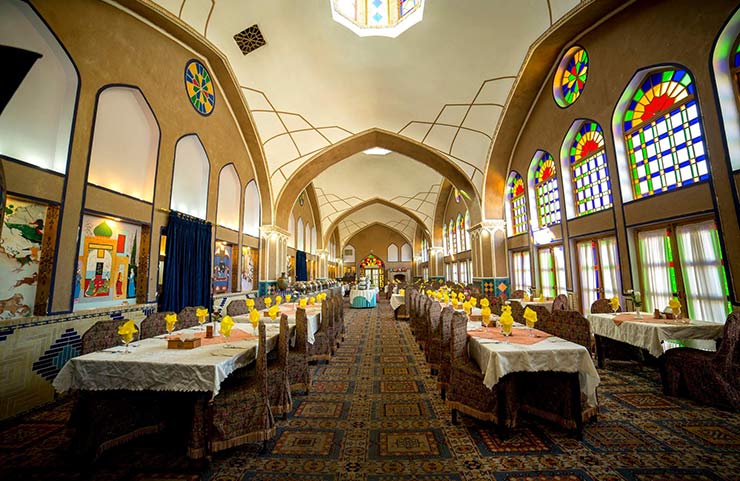 رستوران هتل‌ باغ مشیر‌الممالک یزد