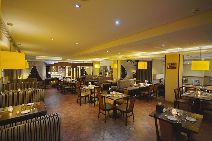 رستوران و کافی شاپ در هتل الیزه شیراز
