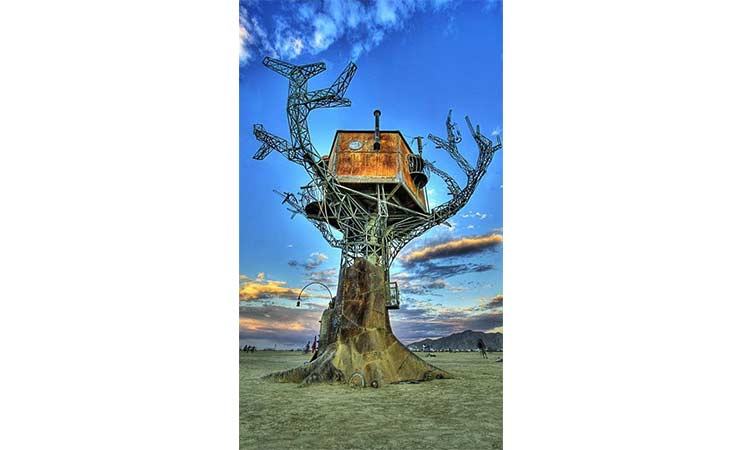 STEAMPUNK TREE HOUSE, USA