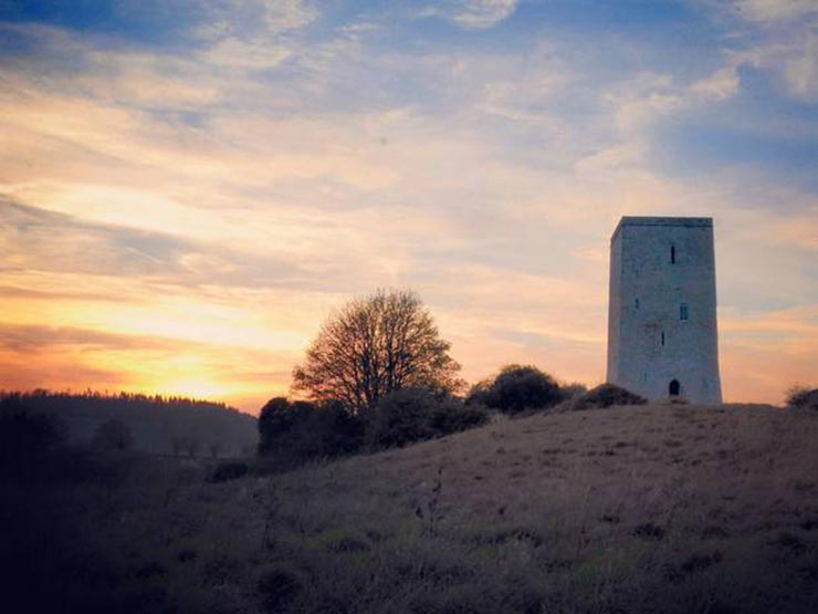 ۱۲ اقامتگاه غیر معمول در ایرلند- از گنبدهای حبابی تا یک کافه سلف سرویس 4 The Black Castle