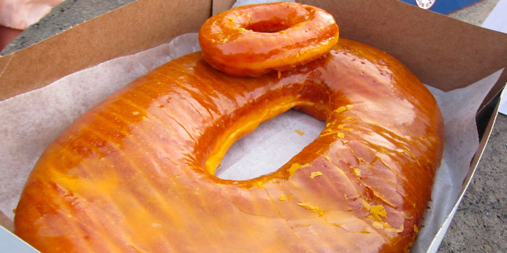 ROUND ROCK DONUTS '2-POUNDER