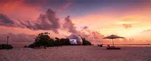 خوابیدن زیر سقف آسمان پرستاره در اقامتگاه‌ حبابی مالدیو