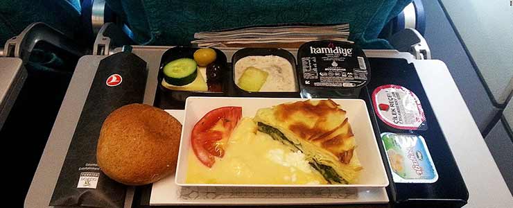 چرا غذا در هواپیماها طعمی متفاوت دارد؟