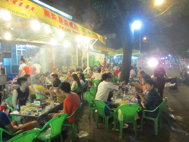 Don’t shy away from street food, especially when there’s a crowd