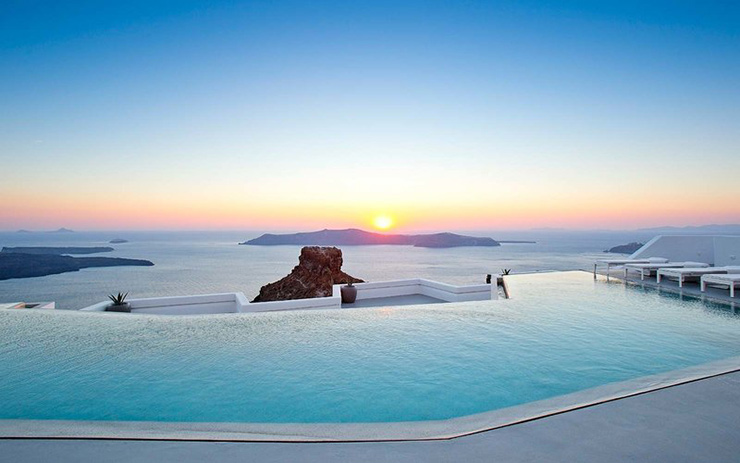 هتل پریولاس در یونان
