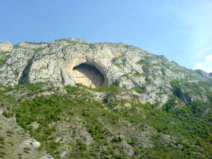 غار اسپهبد خورشید سوادکوه