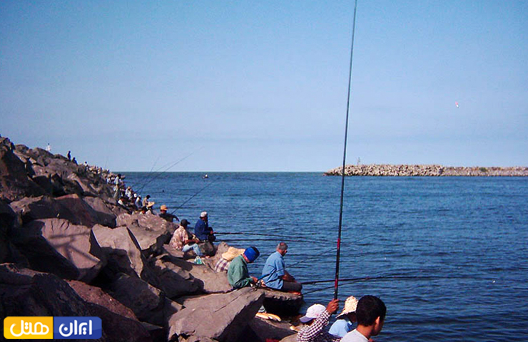 جاهای دیدنی بندر انزلی، سرزمین مردابهای آرام و رودهای روان 20 عکسی از ماهیگیران در کنار ساحل انزلی