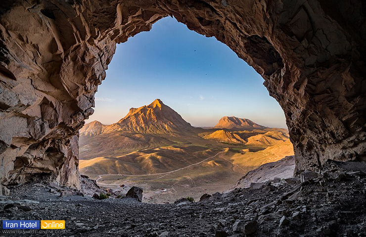 جاهای دیدنی کرمان؛ معرفی باغها، کویرها و جذابیتهای کرمان 39 تصویری تماشایی از دریچه غار ایوب کرمان